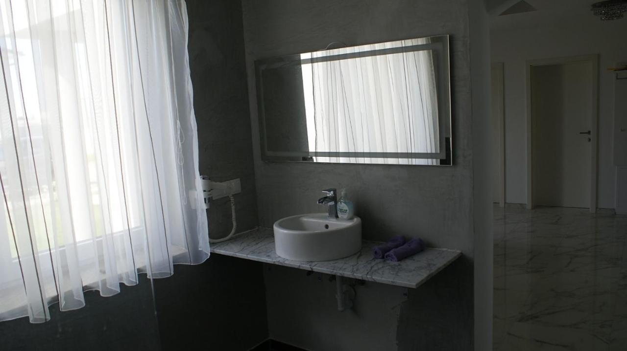 Guesthouse Parndorf Eksteriør bilde